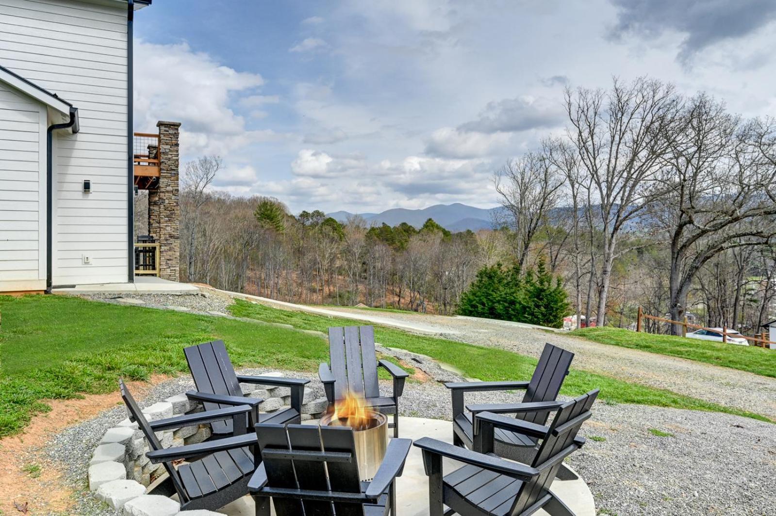 Mon Tresor, Modern Mountain Views With Deck Vila Weaverville Exterior foto